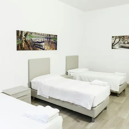 Geraeumige Ferienwohnung In Centro Storico 아파트 *