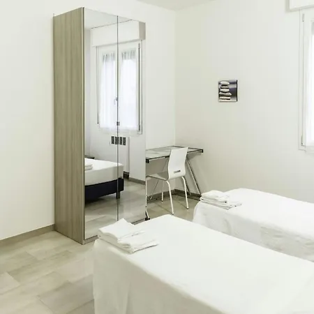 Geraeumige Ferienwohnung In Centro Storico ボローニャ