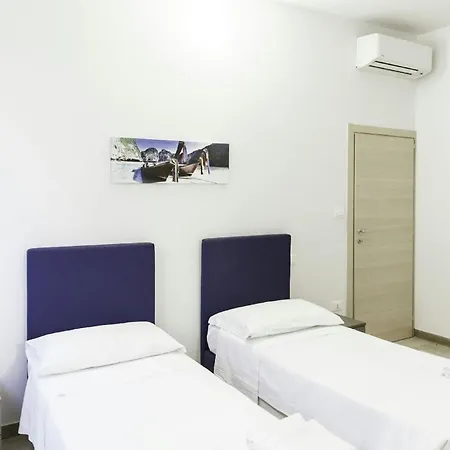 아파트 Geraeumige Ferienwohnung In Centro Storico *