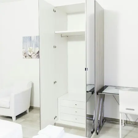 Geraeumige Ferienwohnung In Centro Storico Apartamento