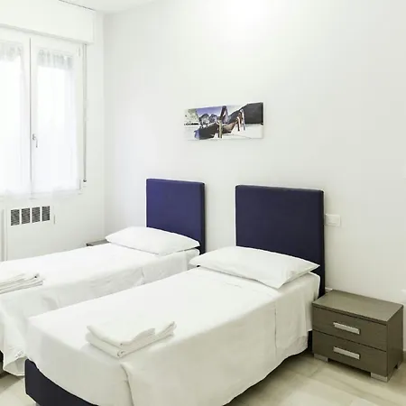 Geraeumige Ferienwohnung In Centro Storico