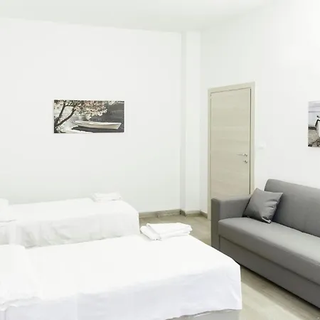 Geraeumige Ferienwohnung In Centro Storico ボローニャ