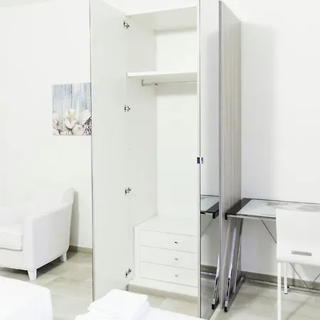 Geraeumige Ferienwohnung In Centro Storico Appartamento *