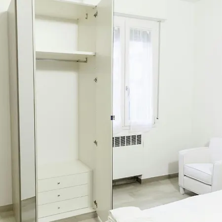 Geraeumige Ferienwohnung In Centro Storico Apartamento Bolonha